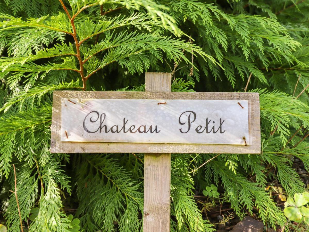 Chateau Petit Caersws ภายนอก รูปภาพ